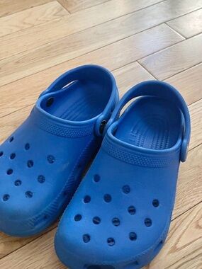 CROCS Kids Classic Clog in Bright Blue
